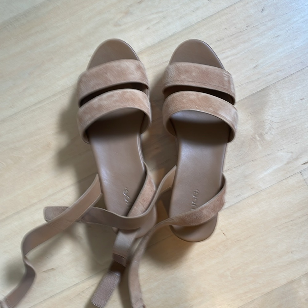 Vince platform sandals 8.5 like new barely worn
